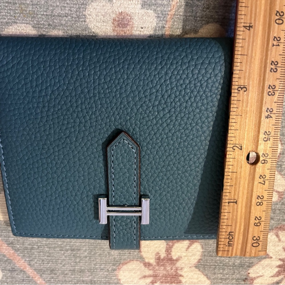 Chic H -Logo Faux Leather Handbag - Classic Style Fashion Bag - NWOT - Picture 7 of 7